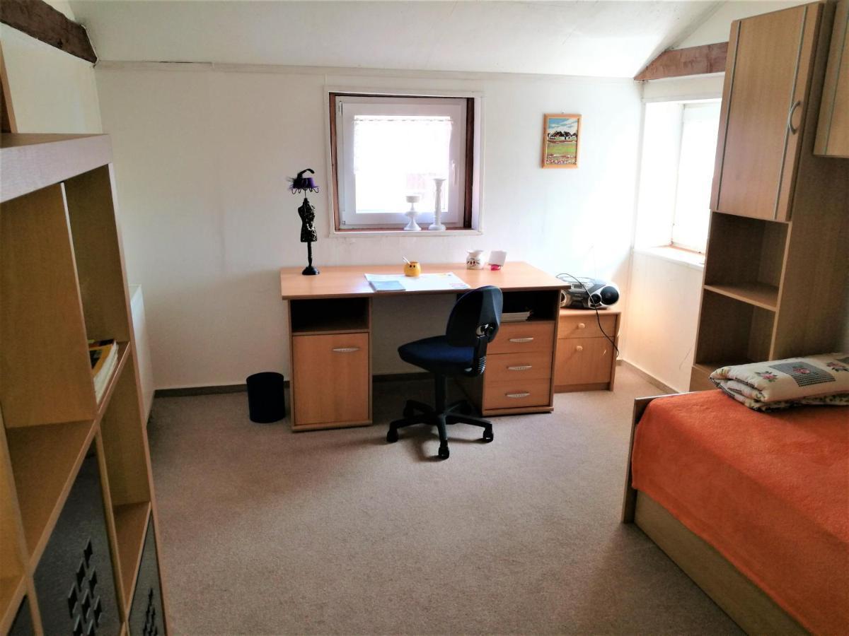Familienfreundliches Ferienhaus mit 3 Schlafzimmern Oldisleben Exterior foto