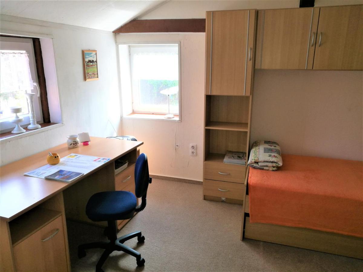 Familienfreundliches Ferienhaus mit 3 Schlafzimmern Oldisleben Exterior foto