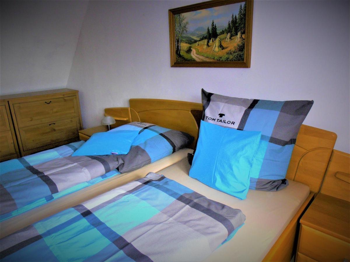 Familienfreundliches Ferienhaus mit 3 Schlafzimmern Oldisleben Exterior foto