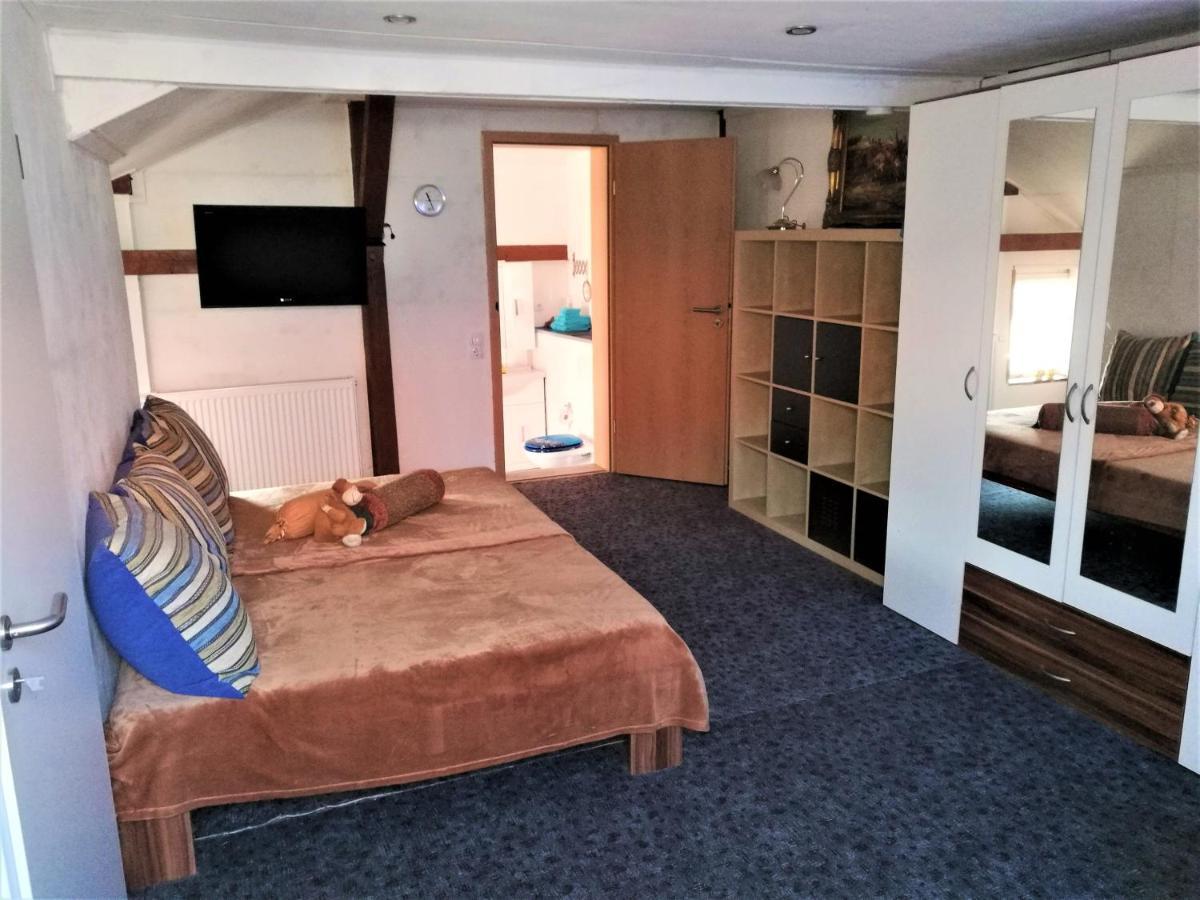 Familienfreundliches Ferienhaus mit 3 Schlafzimmern Oldisleben Exterior foto